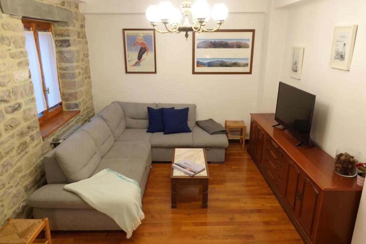 Вілла Cirjuana, Casa En El Centro Con Agradable Jardin Y Barbacoa By Pirineos 360 Б'єскас Екстер'єр фото