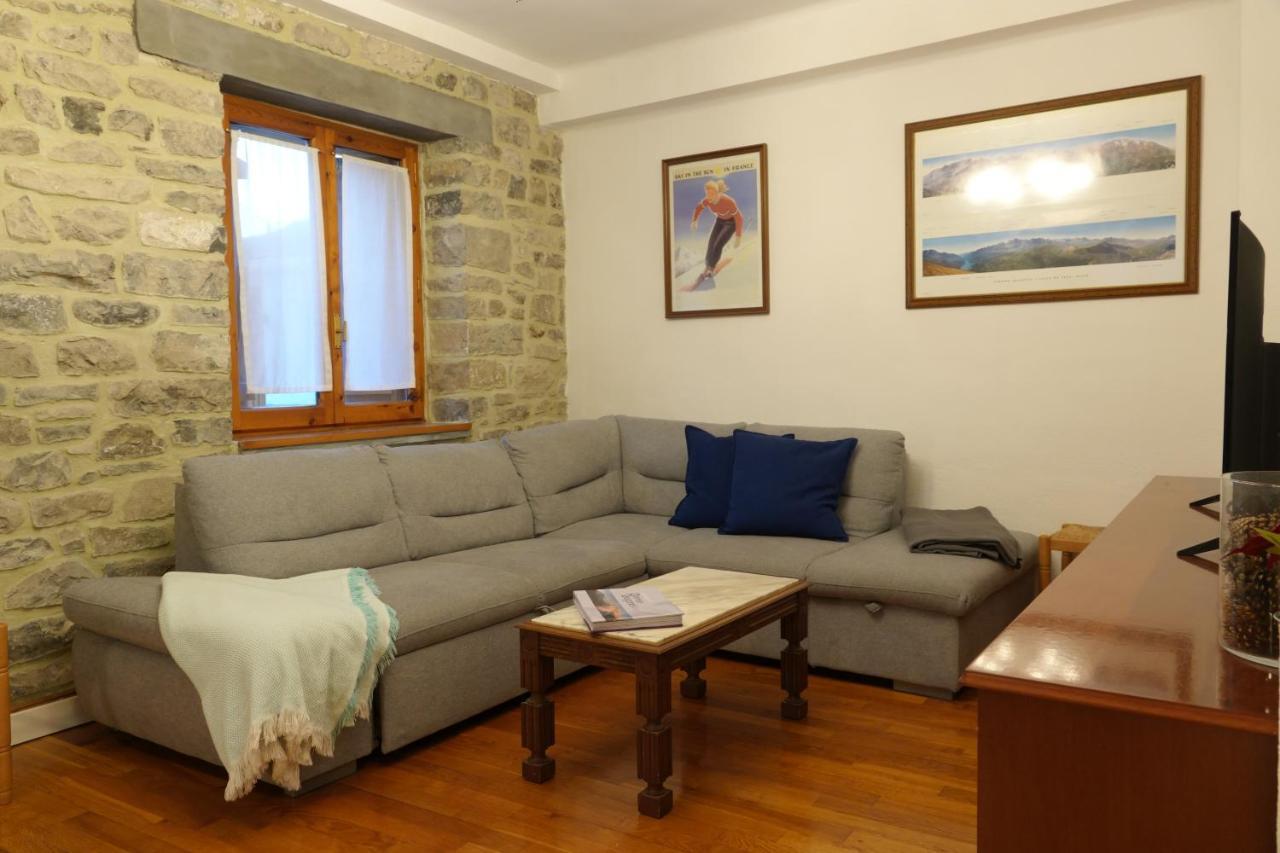 Вілла Cirjuana, Casa En El Centro Con Agradable Jardin Y Barbacoa By Pirineos 360 Б'єскас Екстер'єр фото