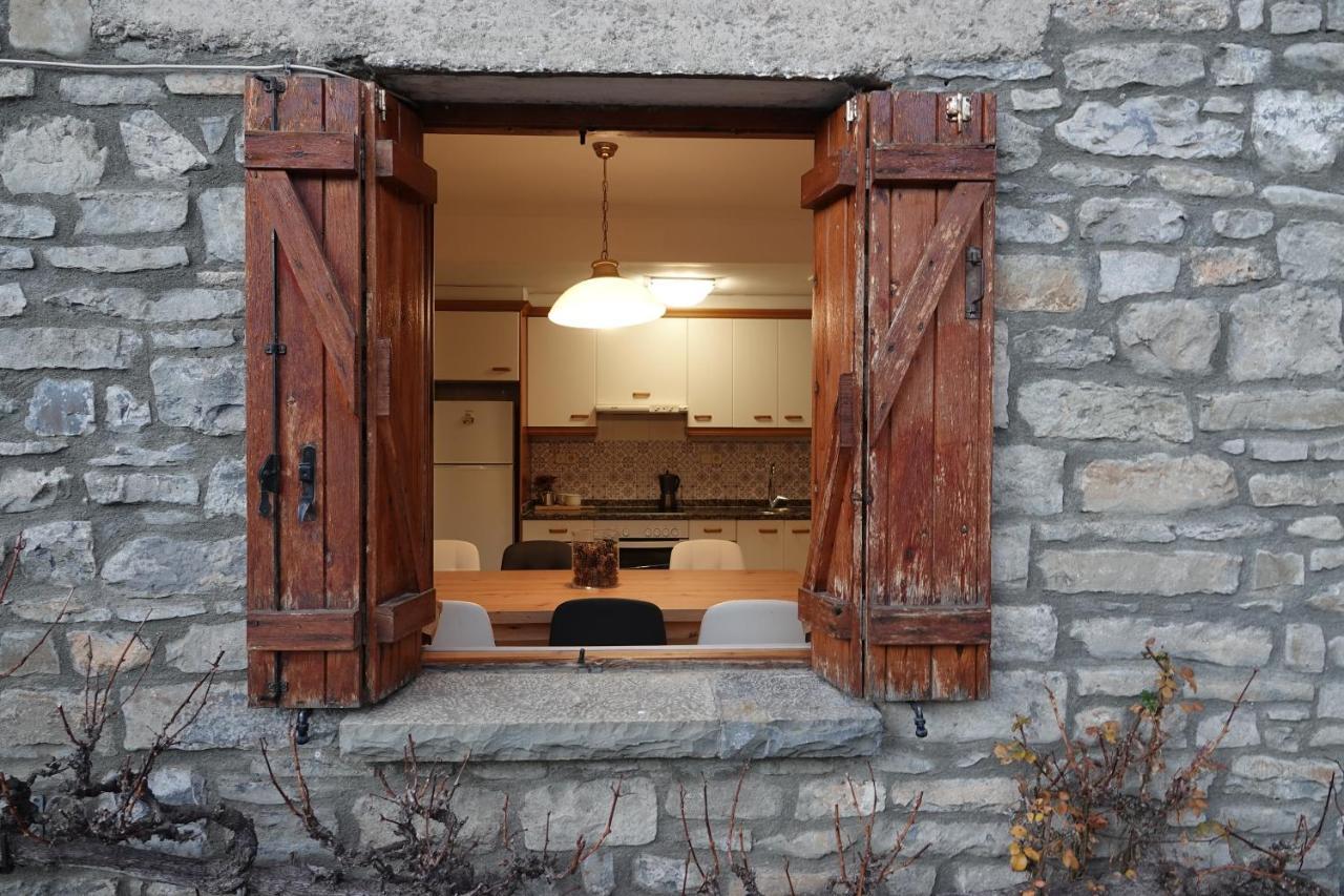 Вілла Cirjuana, Casa En El Centro Con Agradable Jardin Y Barbacoa By Pirineos 360 Б'єскас Екстер'єр фото