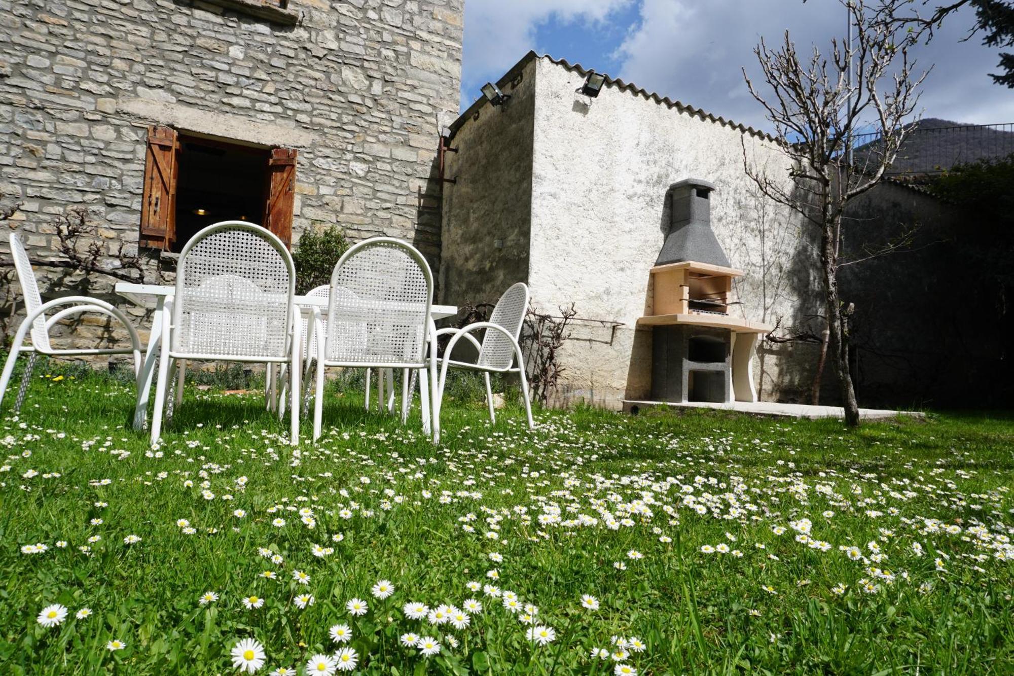 Вілла Cirjuana, Casa En El Centro Con Agradable Jardin Y Barbacoa By Pirineos 360 Б'єскас Екстер'єр фото