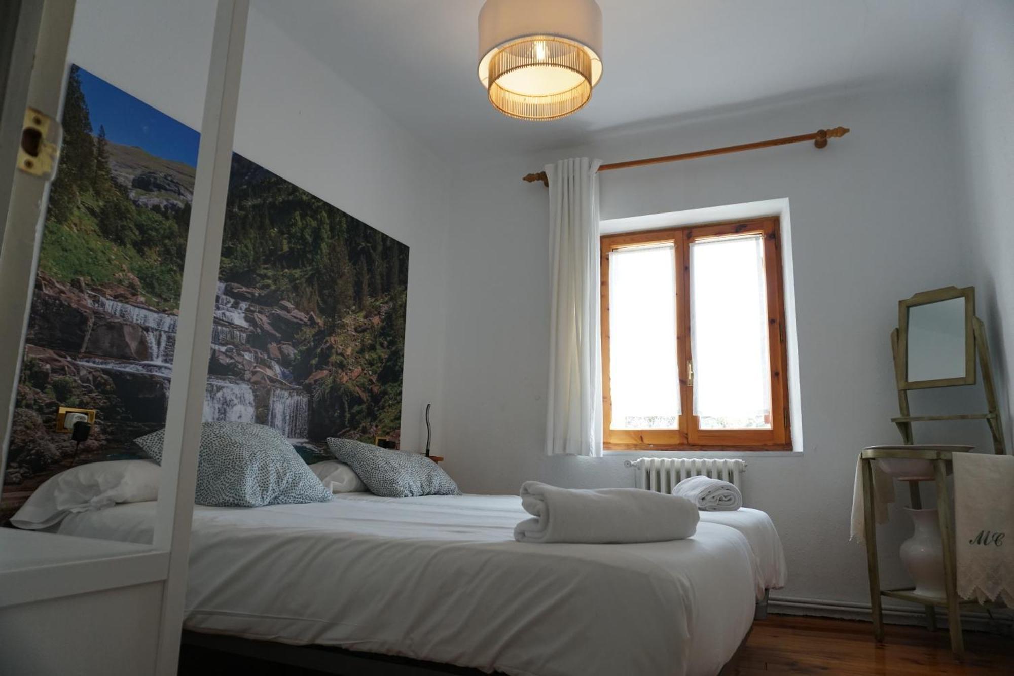 Вілла Cirjuana, Casa En El Centro Con Agradable Jardin Y Barbacoa By Pirineos 360 Б'єскас Екстер'єр фото