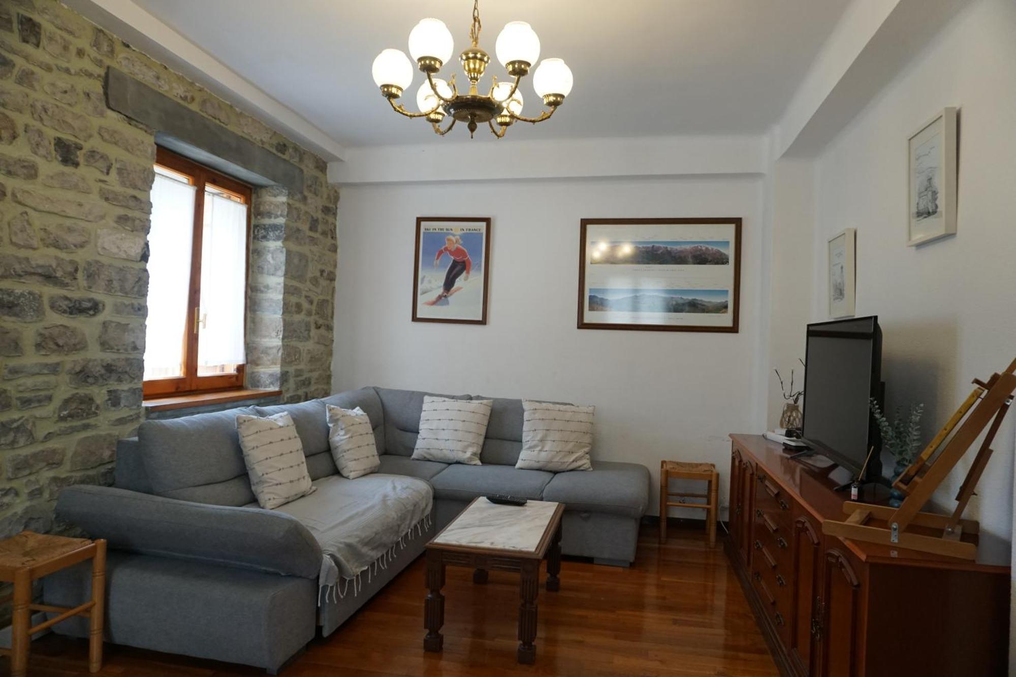 Вілла Cirjuana, Casa En El Centro Con Agradable Jardin Y Barbacoa By Pirineos 360 Б'єскас Екстер'єр фото
