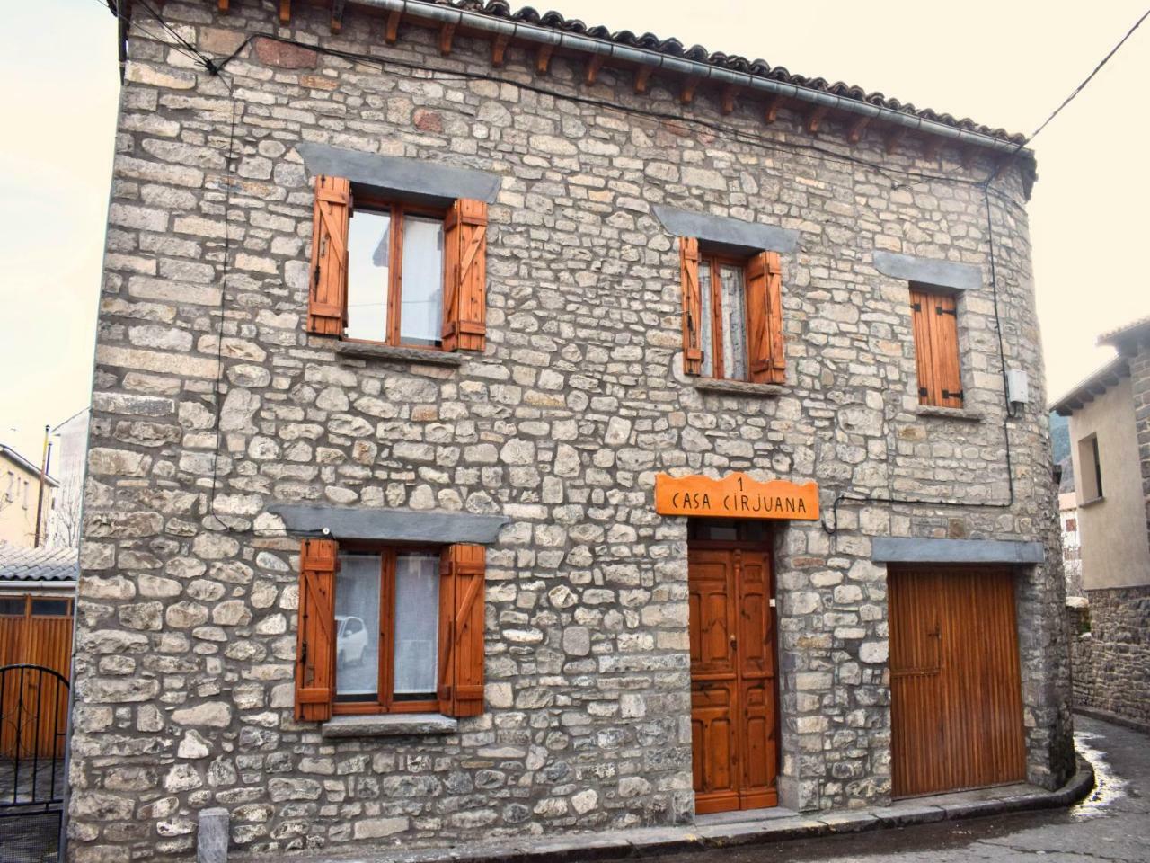 Вілла Cirjuana, Casa En El Centro Con Agradable Jardin Y Barbacoa By Pirineos 360 Б'єскас Екстер'єр фото